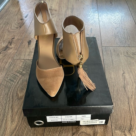 IMAN Shoes - Gold heel tan IMAN shoes